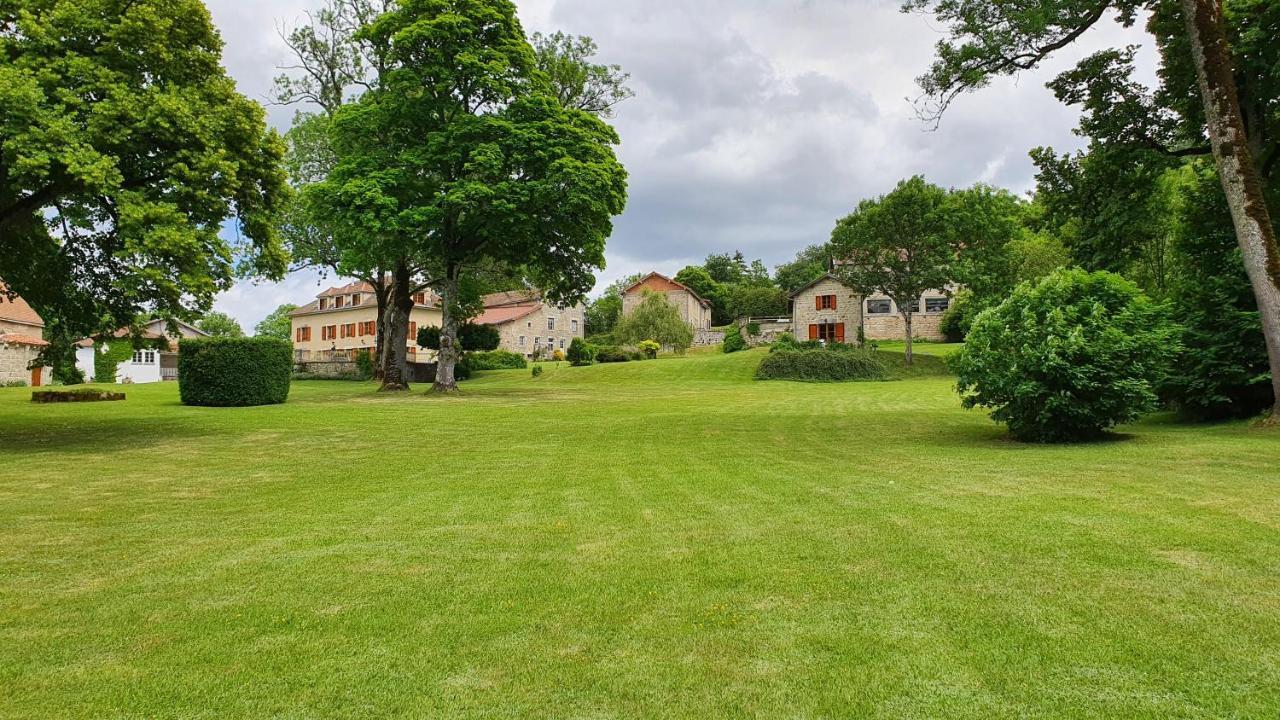 Domaine De Montvianeix Bed and Breakfast Saint-Victor-Montvianeix Buitenkant foto