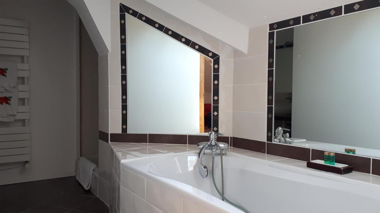 Domaine De Montvianeix Bed and Breakfast Saint-Victor-Montvianeix Buitenkant foto