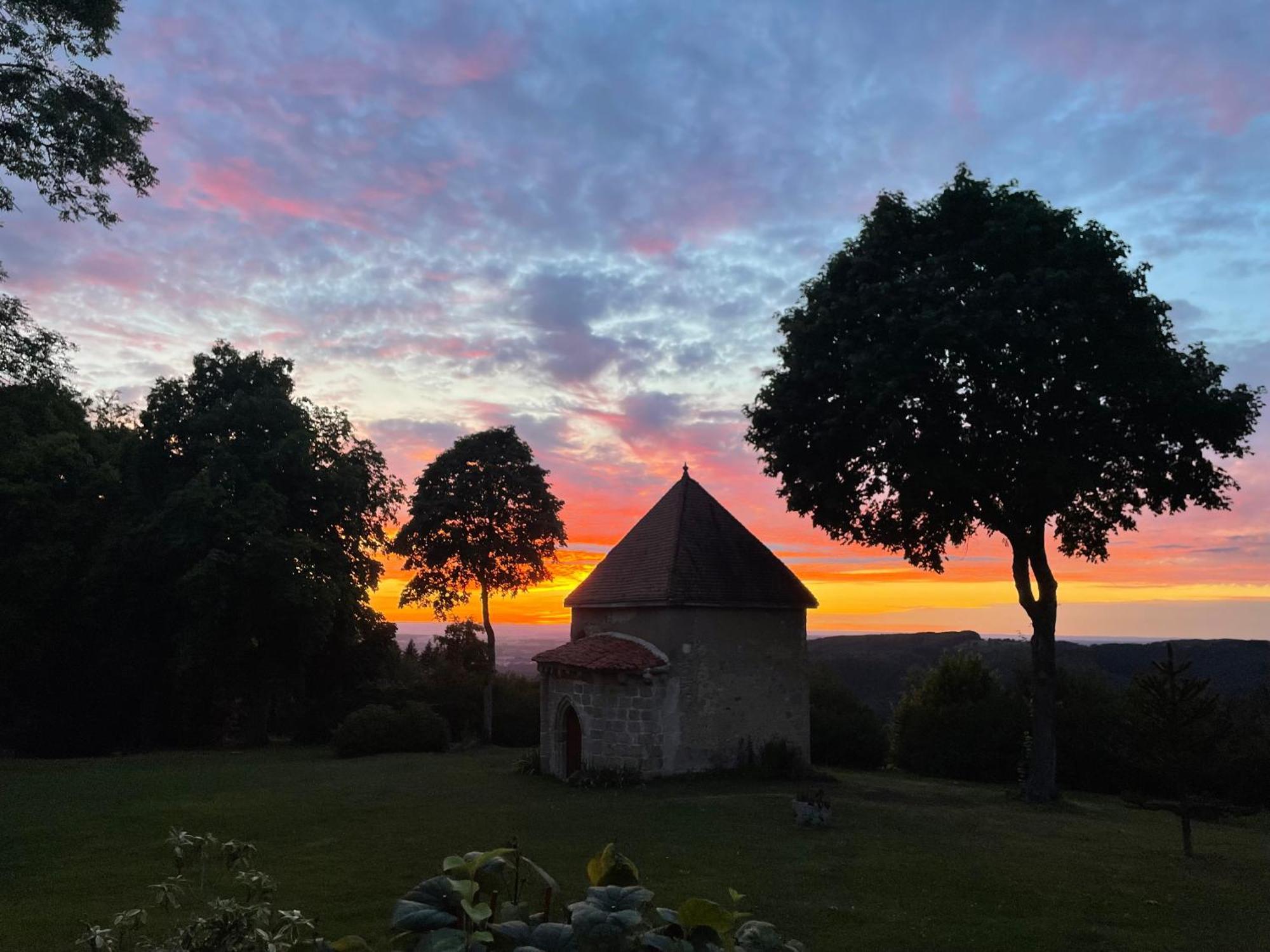 Domaine De Montvianeix Bed and Breakfast Saint-Victor-Montvianeix Buitenkant foto