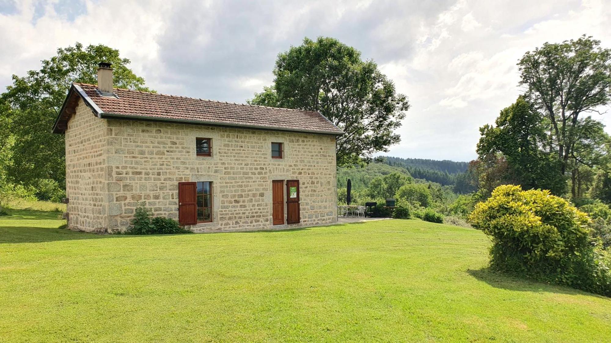 Domaine De Montvianeix Bed and Breakfast Saint-Victor-Montvianeix Buitenkant foto