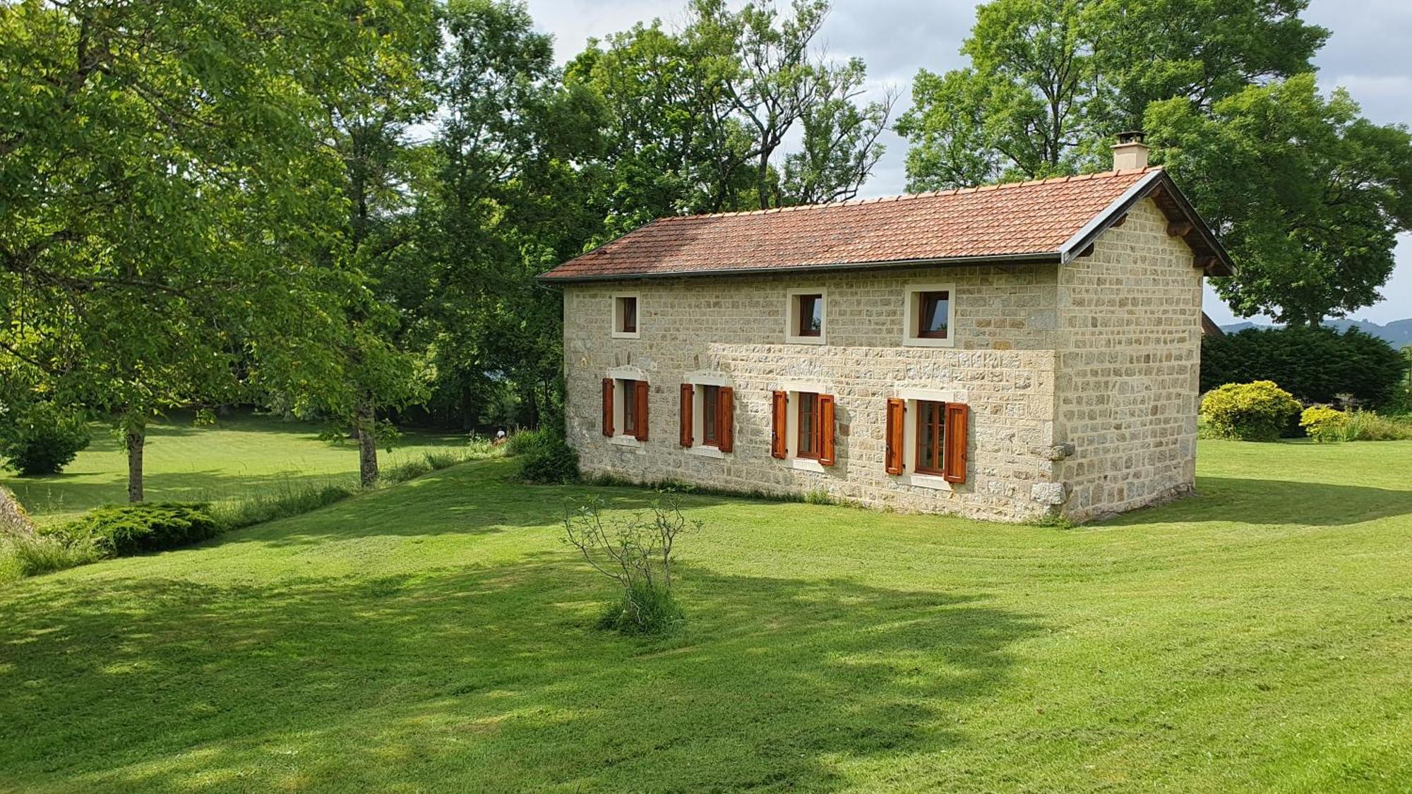 Domaine De Montvianeix Bed and Breakfast Saint-Victor-Montvianeix Buitenkant foto